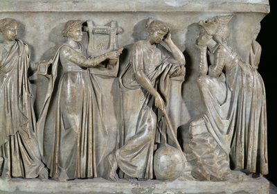 Sarcofago delle Muse, dettaglio che raffigura Tersicore, Urania e Melpomene, c.160 d.C. da Roman